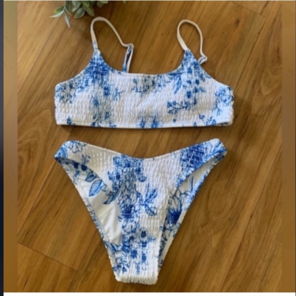 ~NWT Blue and White Floral Bikini Set~
